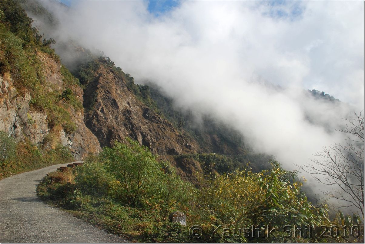 0072_Mists covering road to Mayudia