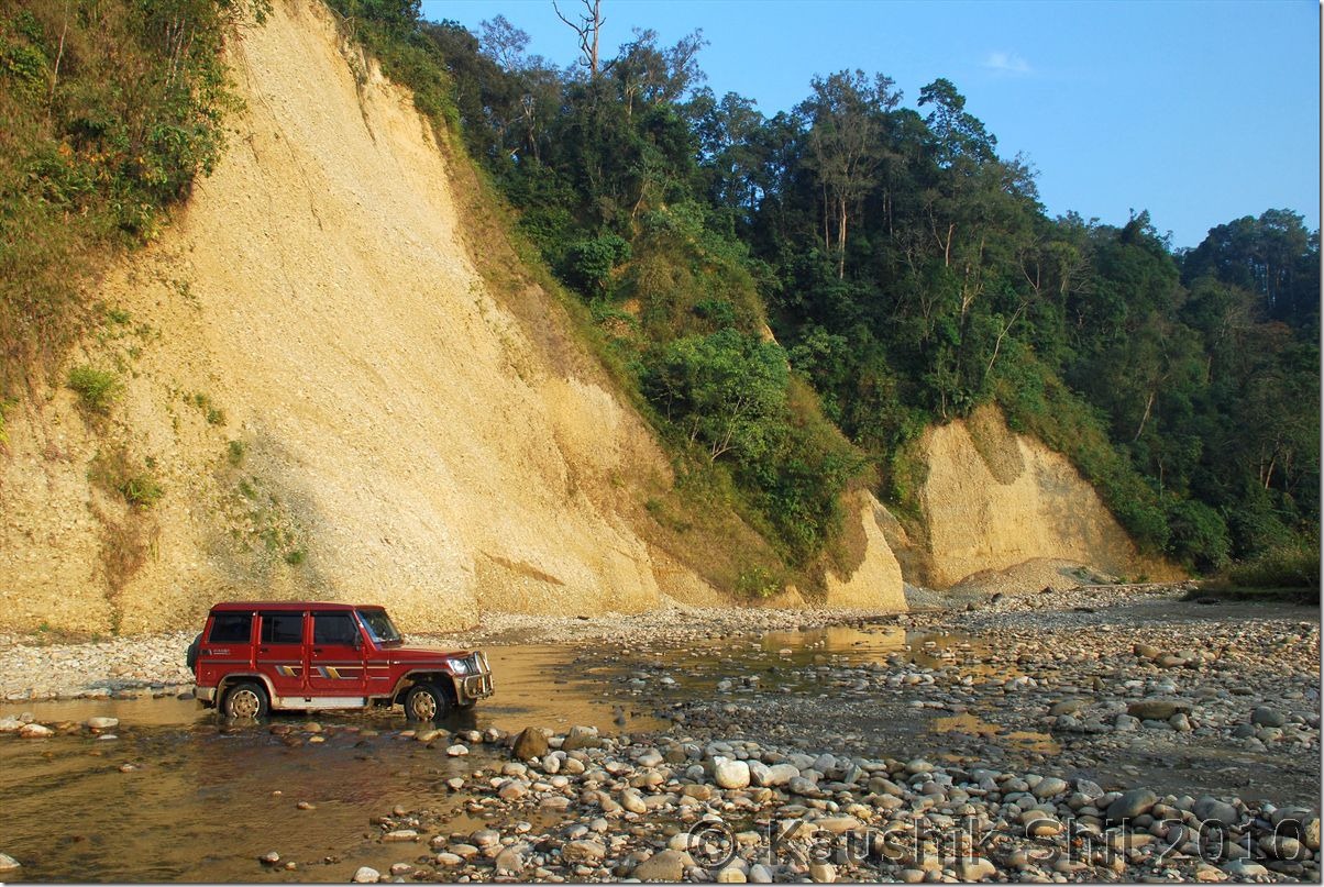 0987_Driving through the River