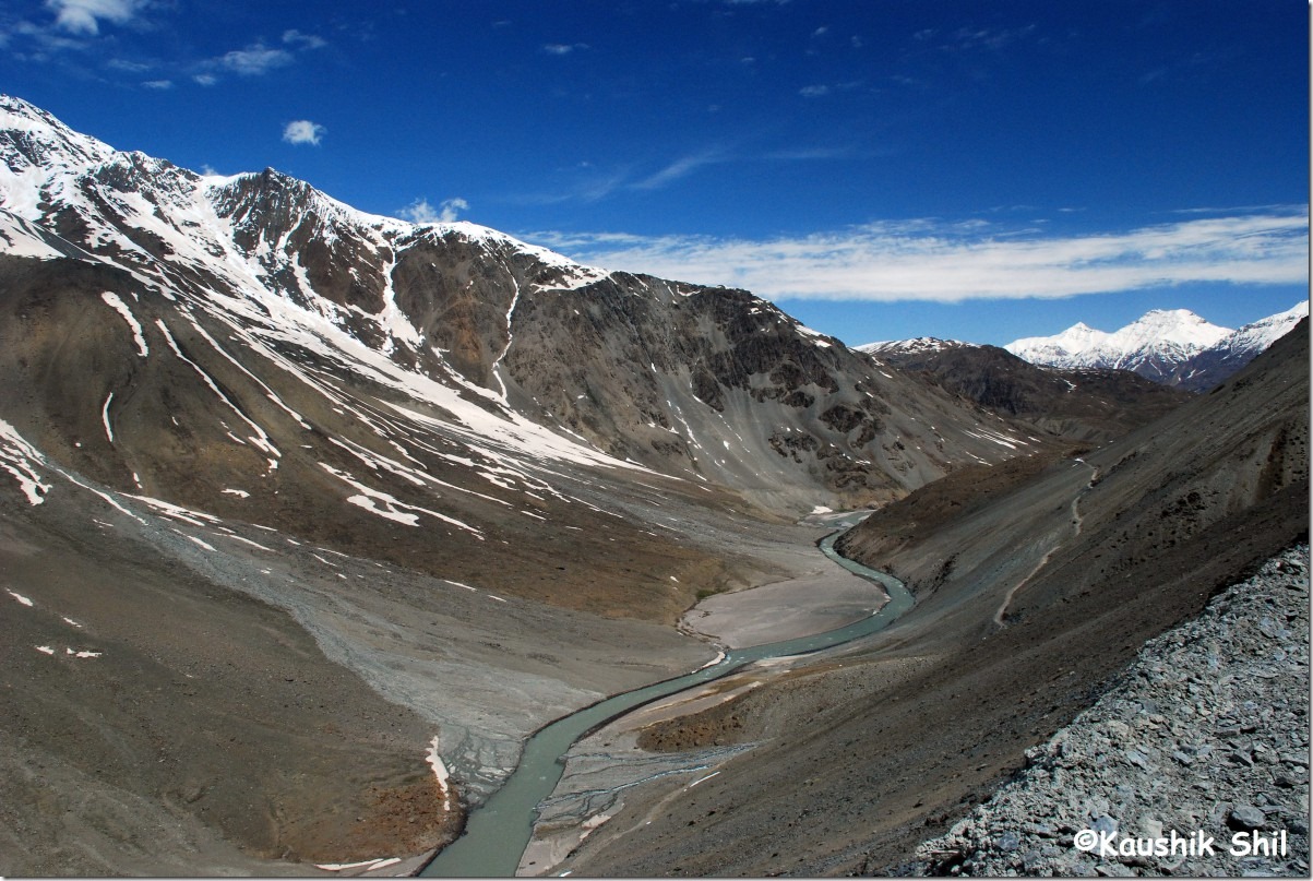 30056_Chandra River and on the right in white Batal Chandratal Link Road