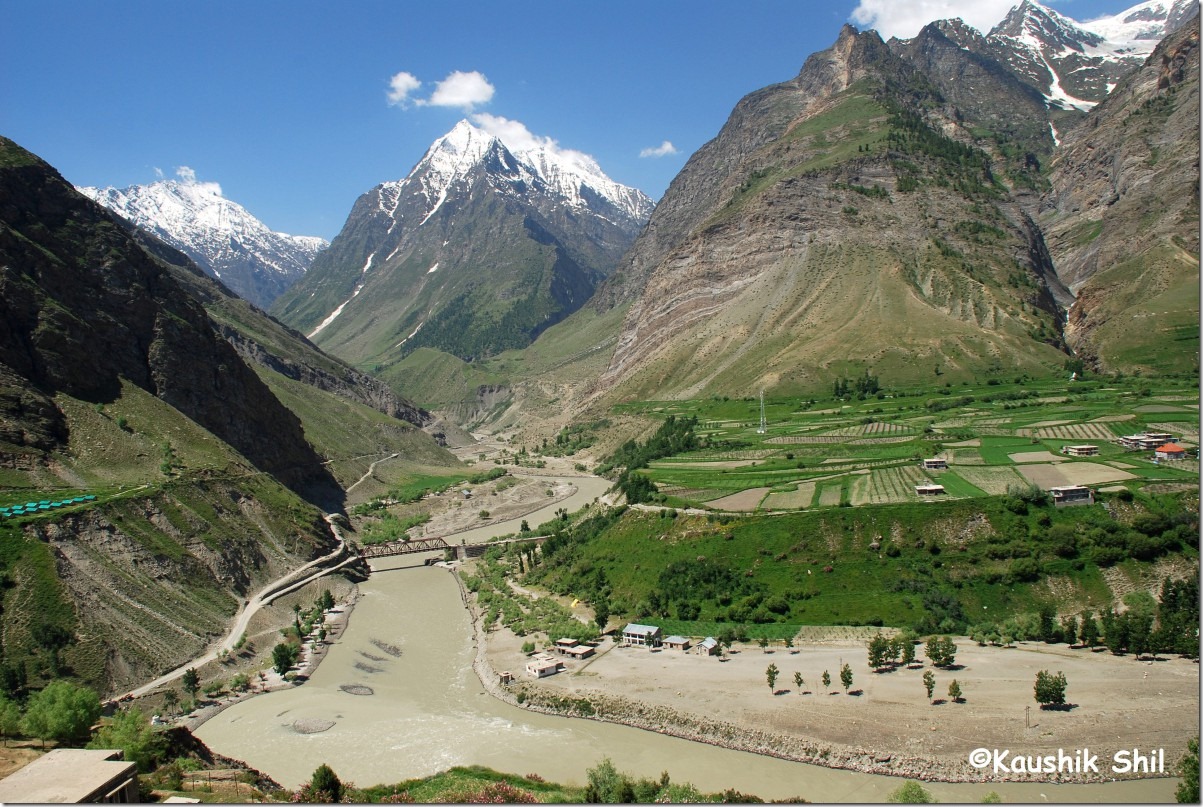 30722_Chandra from front and Bhaga from left meets at Tandi and flows as Chandrabhaga towards right